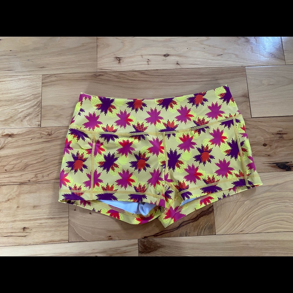 FMFM pineapple shorts, M